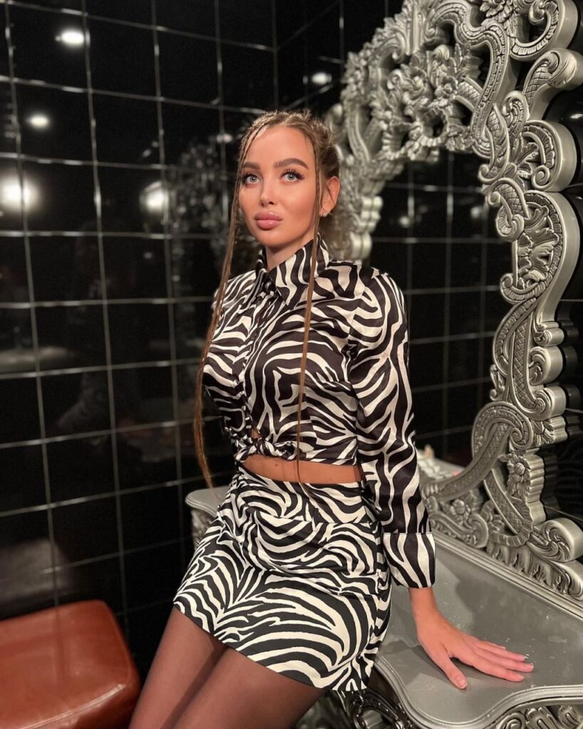 Девушка на час