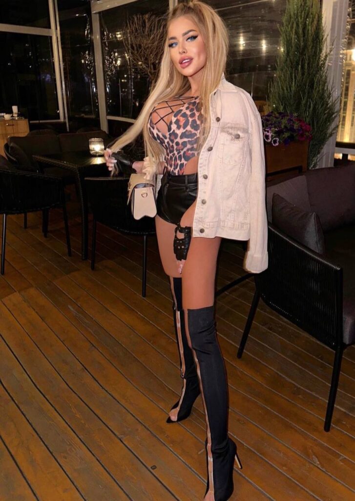 Девушка на час