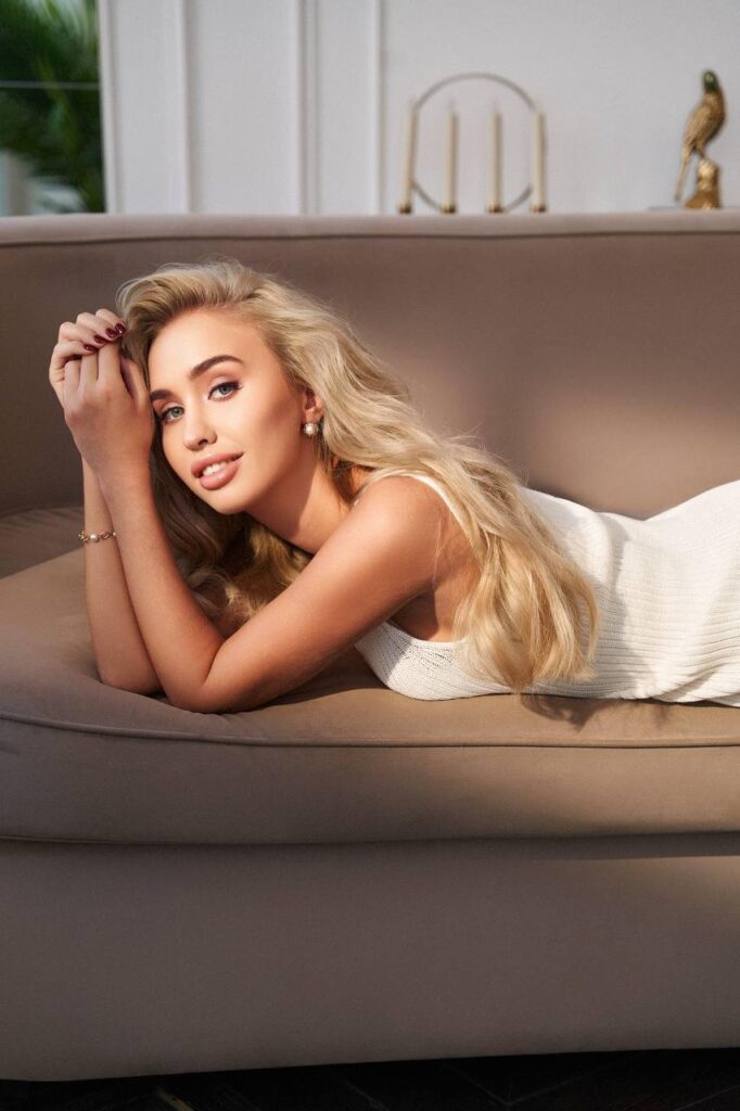 Эскорт-модель